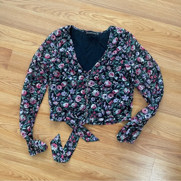 Abercrombie & Fitch Floral Front Button LongSleeve Cropped Blouse Lightweight XS - Picture 1 of 9